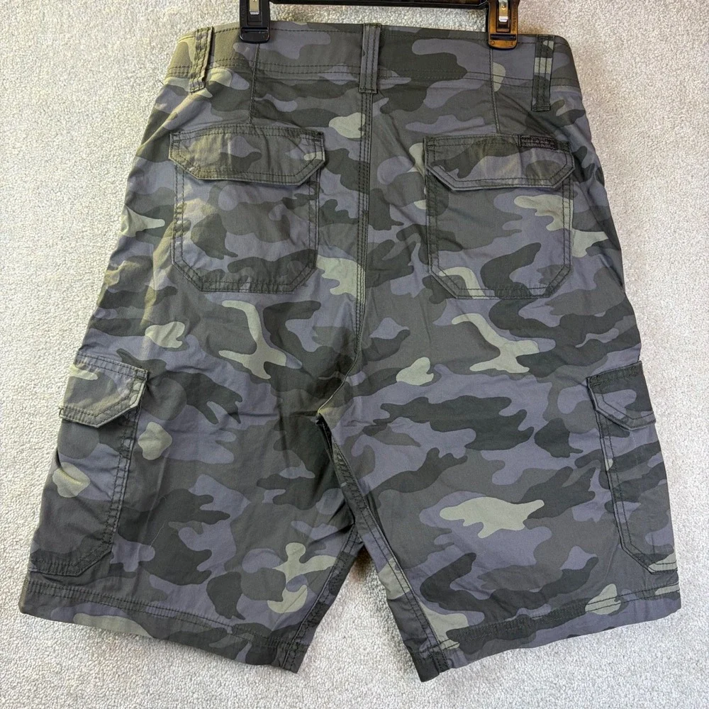 Lee Cargo Shorts Mens 30x10 Green Camo Extreme Motion Performance 102187026 NEW - Picture 2 of 6